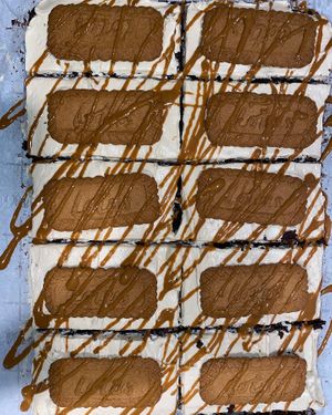 Cookie butter brownies : fudge brownies topped with a cookie butter buttercream, Biscoff cookie and drizzled with melted cookie butter spread at FraNita's Vegan Desserts & Treats in Panama City