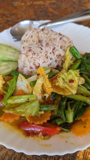 Sweet and sour veg with tofu at Aeki's Bar in Chumphon