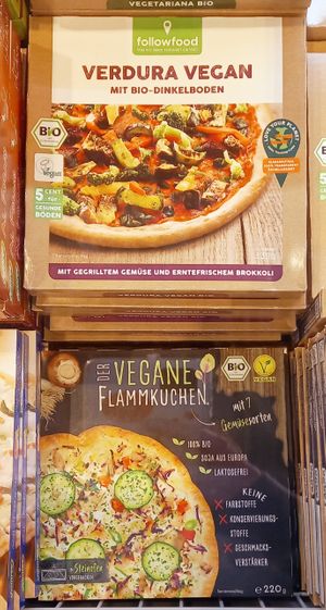 vegane pizza & veganer flammkuchen at Denns BioMarkt in Remscheid