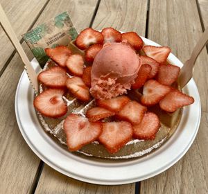 Vegan waffle with powdered sugar, strawberry ice-cream and fresh strawberries 💞  at PARLION in Antwerpen