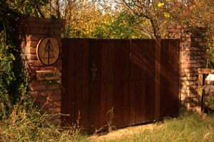 Ulazna kapija Šumske at Šumska 1 in Sremska Kamenica