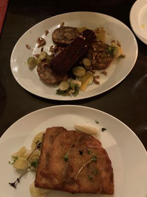 Kohlrabi-Pilz Schnitzel mit Kartoffelsalat und rote-Beete Filet mit brezelknödel at Vaust Braugaststatte in Berlin