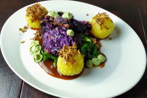 rotkohlwalnussbraten at Vaust Braugaststatte in Berlin