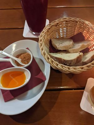 Free bread with oil and spice - 4/5 at Vaust Braugaststatte in Berlin