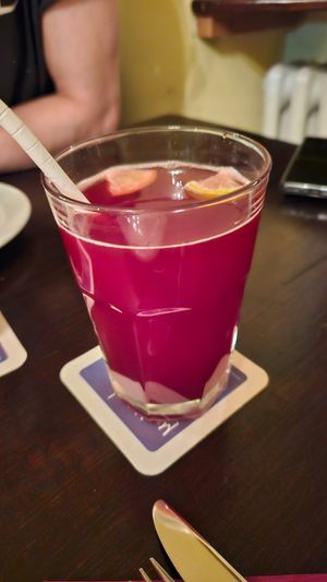 Grapefruit-Hibiskus-Limonade at Vaust Braugaststatte in Berlin