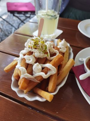 Kichererbsen-Pommes für 7 Euro at Vaust Braugaststatte in Berlin