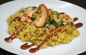 "Risotto"-made of naked barley and ananas, with curry, brussels sprout with sesame, roastet almondslices, pesto of rins an d rum, dried ring of apple
daily special meal 9feb2018 at Vaust Braugaststatte in Berlin