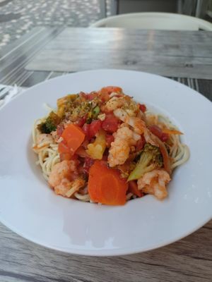 At least 3-4 great vegan options and several other vegetarian. Lovely staff and so tasty. Had a winter veg pasta, chilli offered on request. Beautiful, and very cute setting  at O Catraio in Albufeira