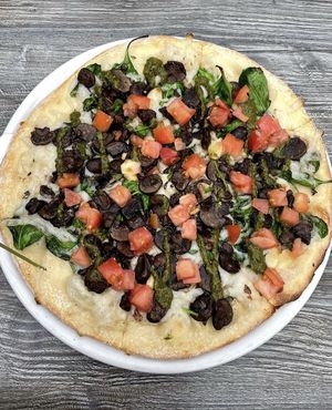 The Vegan Funghi Florentine pizza (butter garlic sauce, spinach, roasted garlic, mozzarella, herbed-mushrooms, tomatoes, kale pesto) 💚  at Picazzo's Organic Italian Kitchen in Sedona