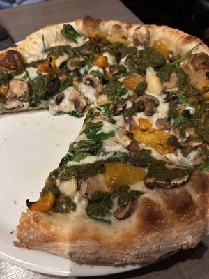 Fung hi pizza.   Loved it !    at Picazzo's Organic Italian Kitchen in Sedona
