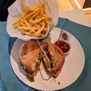 Tofu Vege Burger (no cheese) at PPT - L'Aviation - Bar Restaurant de l'aéroport in Faaa