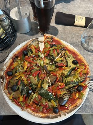 Vegan vegetable pizza, which as big but relatively cold and tasteless. But at least we had something before our flight 🤷🏻  at PPT - L'Aviation - Bar Restaurant de l'aéroport in Faaa
