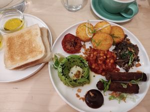 Vegan full English breakfast at Oak in Prague