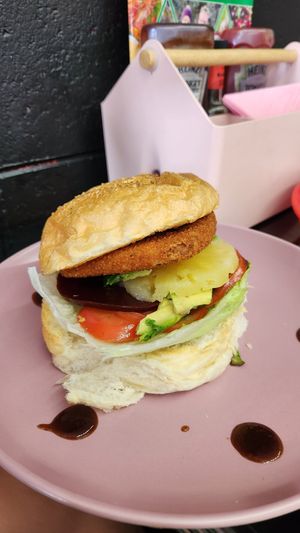 Pontiac Burger at Kazza's Diner in Alexandra