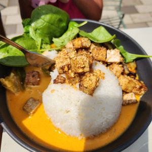 Vegan curry bowl at kantiin in Wiesbaden