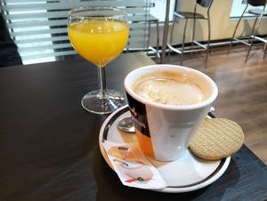 Café y zumo at La Corredera de San Pablo in Valladolid