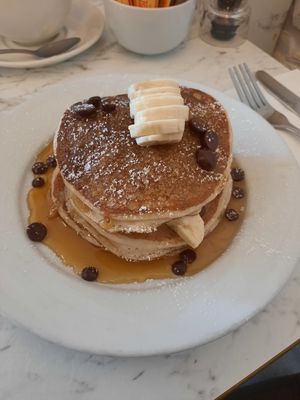 Pancakes with bananas, dark chocolate drops, maple syrup at POG in Howth