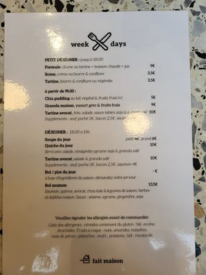 Wochentage at Good News Coffee Shop in Paris