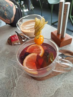 Immunbooster-Tee und Cappuccino at greenhouse Café & PopUp in Esslingen