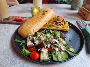 Pumpkin Spice Ciabatta with planted meat and salad on the side at greenhouse Café & PopUp in Esslingen