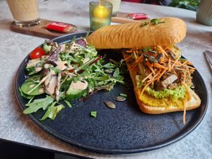 Pumpkin Spice Ciabatta with planted meat and salad on the side at greenhouse Café & PopUp in Esslingen