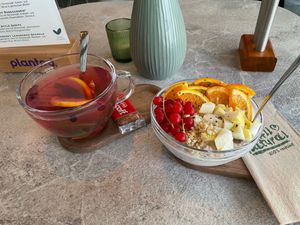 Blueberry Coconut Bircher Müsli and Immunbooster Tea at greenhouse Café & PopUp in Esslingen
