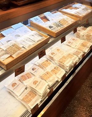 Cereal and nut bars 오란다 & 강정 at Joseon Snack - 조선스낵 in Busan