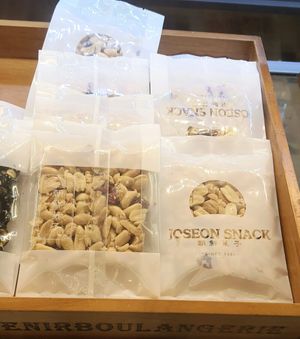 Peanut gangjeong 땅콩강정 at Joseon Snack - 조선스낵 in Busan