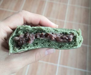 mugwort steamed bun - inside at Joseon Snack - 조선스낵 in Busan