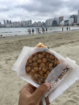 I enjoyed this black sesame and pumpkin seed oranda on Gwangalli beach  at Joseon Snack - 조선스낵 in Busan