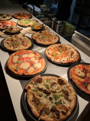 pizzas and mac&cheese  at Virtuous Pie in Cologne