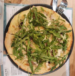 Superfunghi pizza at Virtuous Pie in Cologne