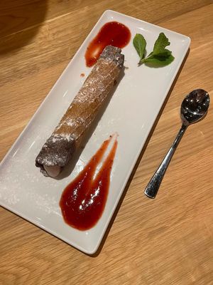 Strawberry Cannoli  at Virtuous Pie in Cologne