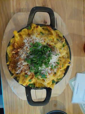 Truffle Mac Pfanne at Virtuous Pie in Cologne