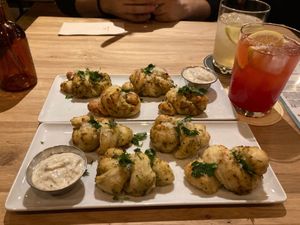 Garlic knots at Virtuous Pie in Cologne