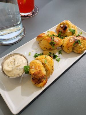 Garlic knots at Virtuous Pie in Cologne