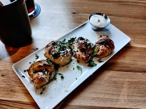 Garlic knots at Virtuous Pie in Cologne