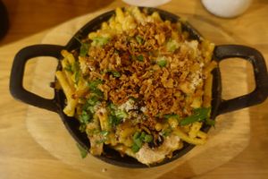 Truffle Mac Pfanne at Virtuous Pie in Cologne