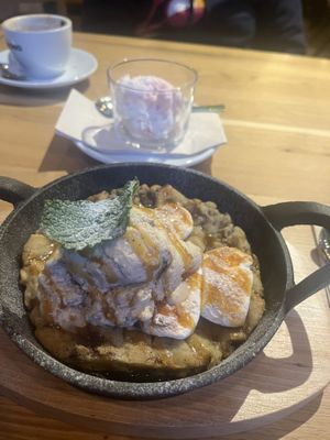 Choc chip cookie skillet   at Virtuous Pie in Cologne