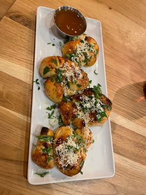 Garlic knots + chilli honey dip #Veganuary at Virtuous Pie in Cologne