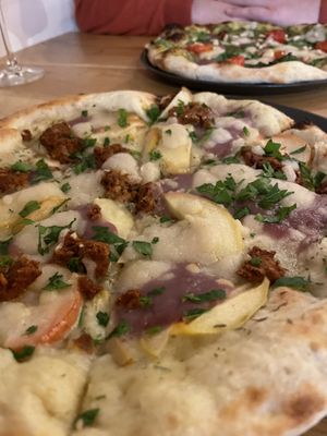 Pizza Himmel un Äd  at Virtuous Pie in Cologne