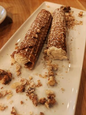 Apple Cinnamon cannelloni at Virtuous Pie in Cologne