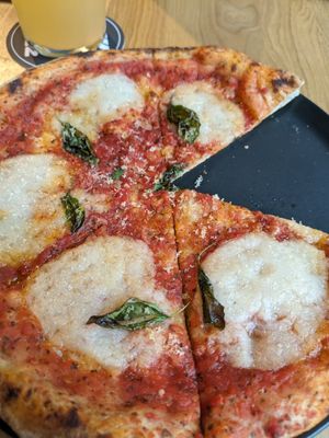 Pizza Margherita at Virtuous Pie in Cologne