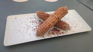 Summer Features (2024): Tiramisu cannoli at Virtuous Pie in Cologne