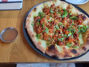 Pizza with spicy wings at Virtuous Pie in Cologne