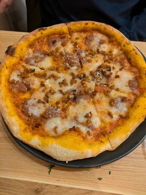 Sweet Mary Jane pizza at Virtuous Pie in Cologne