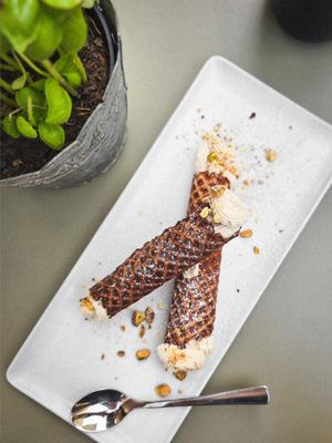 LEMON PISTACHIO CANNOLI (Special) at Virtuous Pie in Cologne