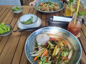 Chay Long Monastary unten, Edamame, hausgemachte Limo und Tagesgericht oben at Chay Long Hasenheide in Berlin