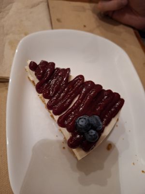 Cheesecake con topping ai frutti di bosco at L'Aia in Mezzana