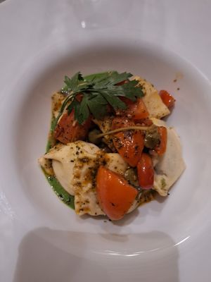 Agnolotti con capperi, olive e pomodorini su salsa di erbe at L'Aia in Mezzana